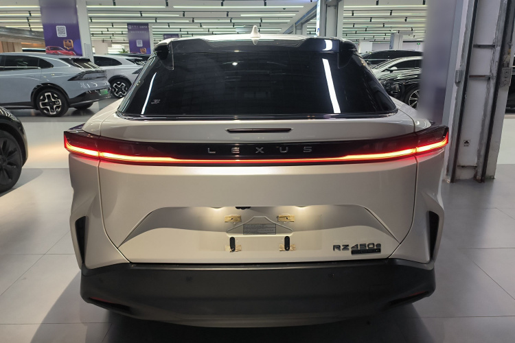 雷克萨斯RZ 2023款 450e 四驱纵享版车身外观6004