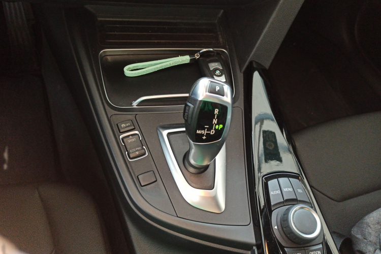 宝马3系 2016款 316i 时尚型局部细节18