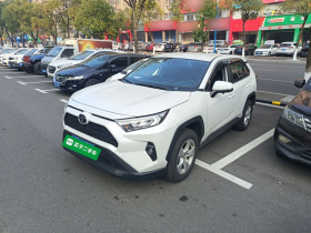 丰田 RAV4荣放 2024款 2.0L CVT两驱都市版