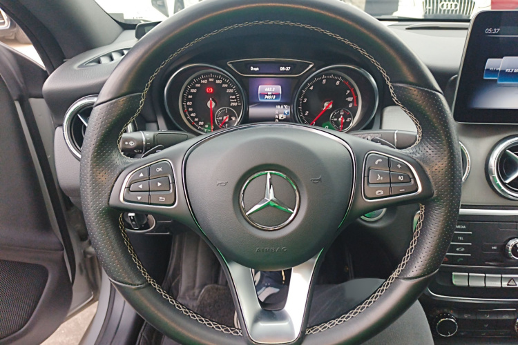 奔驰CLA 2018款 CLA 200 时尚型局部细节13