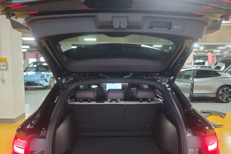 比亚迪 宋PLUS新能源 2025款 EV 智驾版 520km 尊贵型机舱底盘23