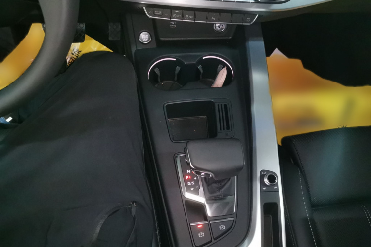 奥迪A4L 2025款 200万辆悦享版 40 TFSI 时尚动感型局部细节18