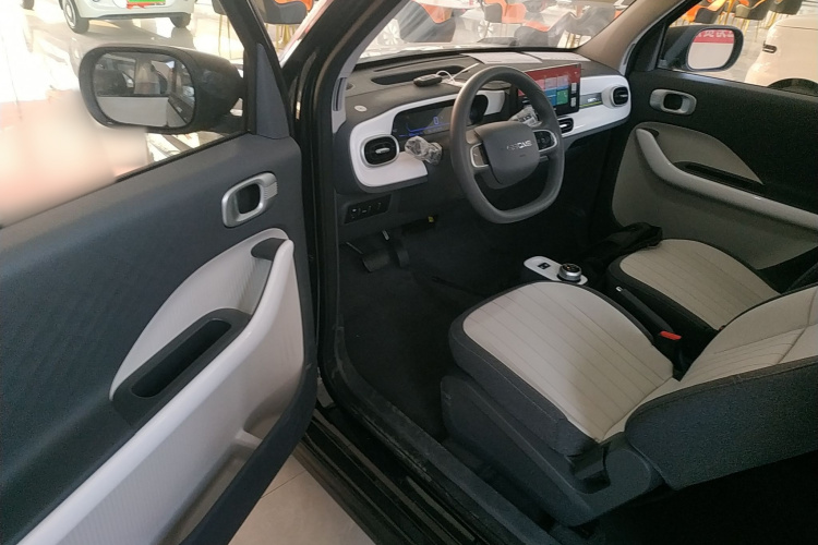 吉利银河 2025款 210km 熊猫卡丁中控内饰7003