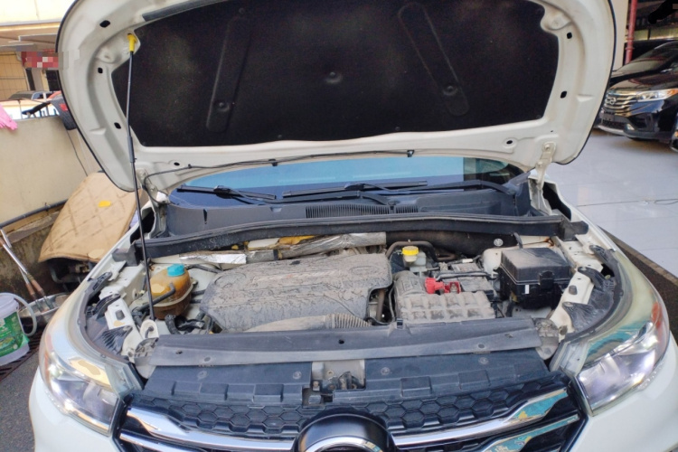 广汽传祺 传祺GS4 2016款 235T 手动豪华版机舱底盘24