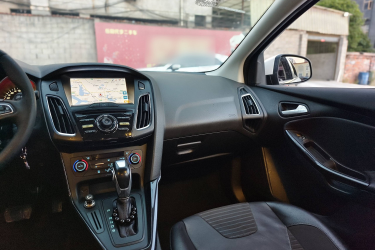 福特 福克斯 2015款 三厢 1.6L 自动风尚型中控内饰7002