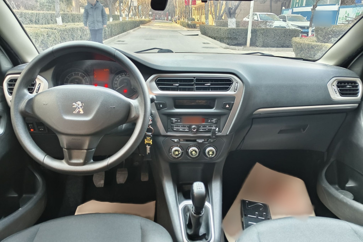 标致301 2014款 1.6L 手动舒适版中控内饰7004