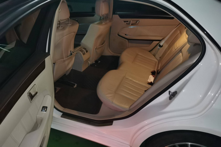 奔驰E级 2014款 E 260 L 豪华型中控内饰7004