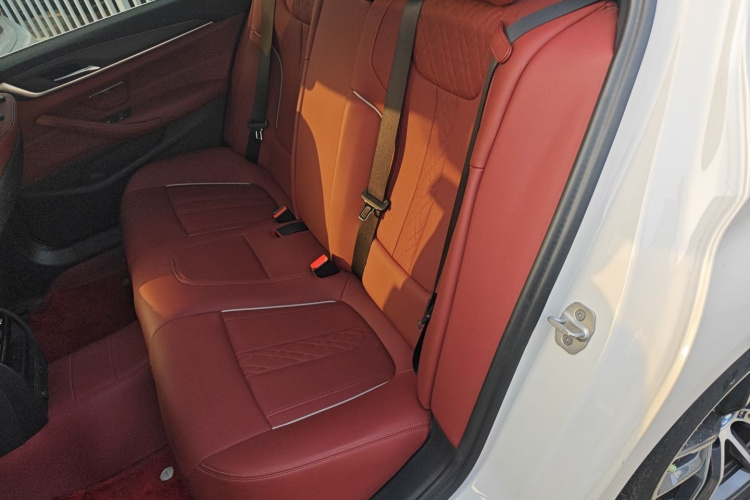 宝马5系新能源 2022款 改款二 535Le M运动套装中控内饰21