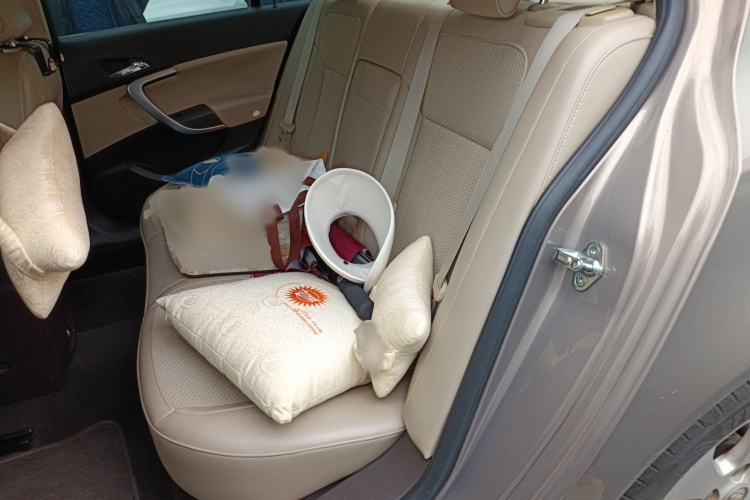 别克 君威 2012款 2.0L 舒适版中控内饰7004