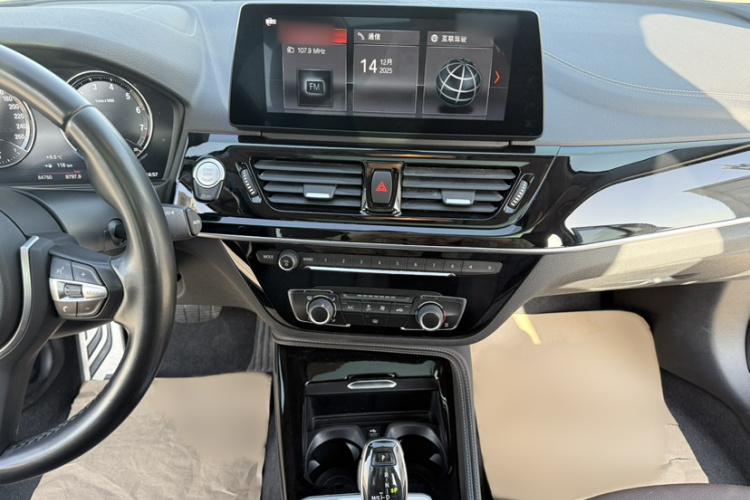 宝马1系 2021款 改款 120i M运动曜夜版局部细节16