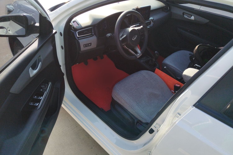 起亚 福瑞迪 2019款 1.6L 手动舒适版 国VI中控内饰20