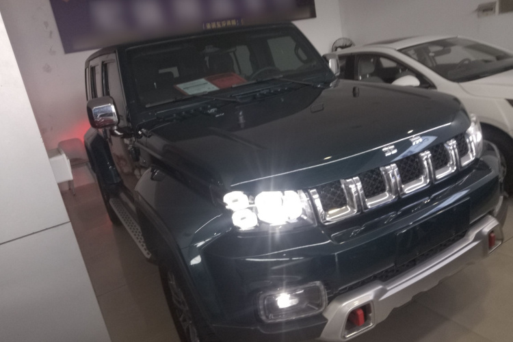 北京BJ40 2023款 2.0T 自动四驱城市猎人版侠客型车身外观6002