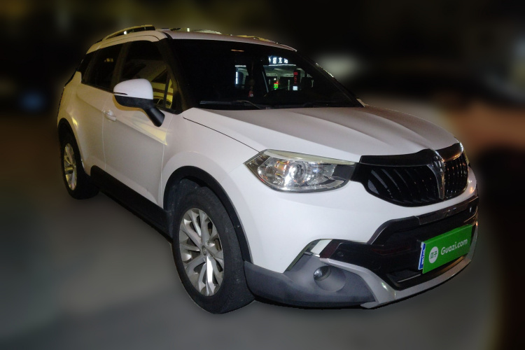 中华V3 2015款 1.5L 手动精英型车身外观3