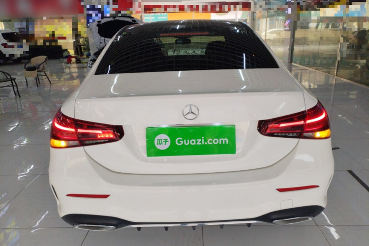 奔驰A级 2022款 A 180 L 运动轿车车身外观6