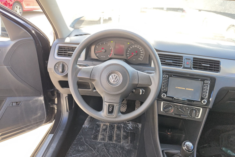 大众 桑塔纳 2015款 1.6L 手动舒适版中控内饰13