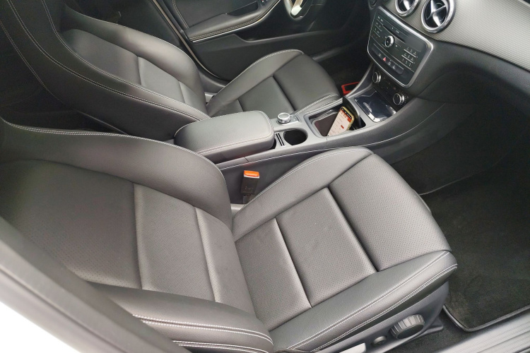 奔驰GLA 2016款 GLA 200 时尚型局部细节41