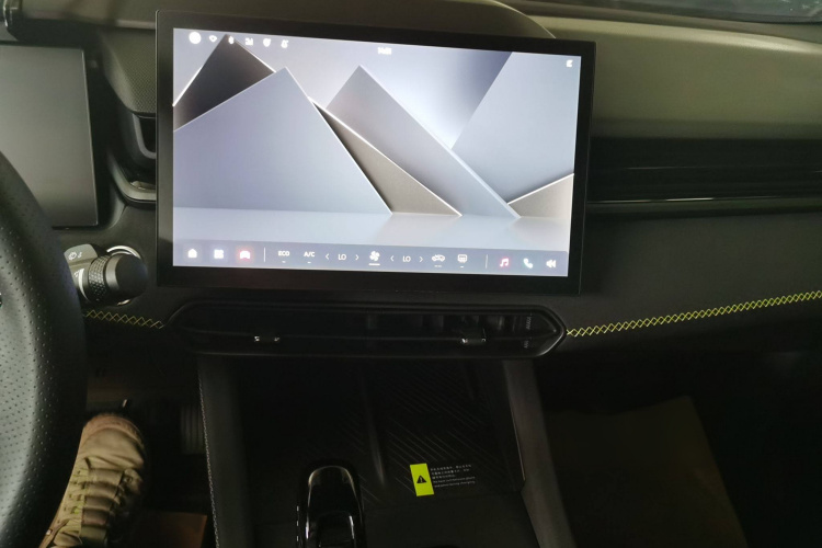 领克03 2023款 1.5TD DCT劲Pro中控内饰7008