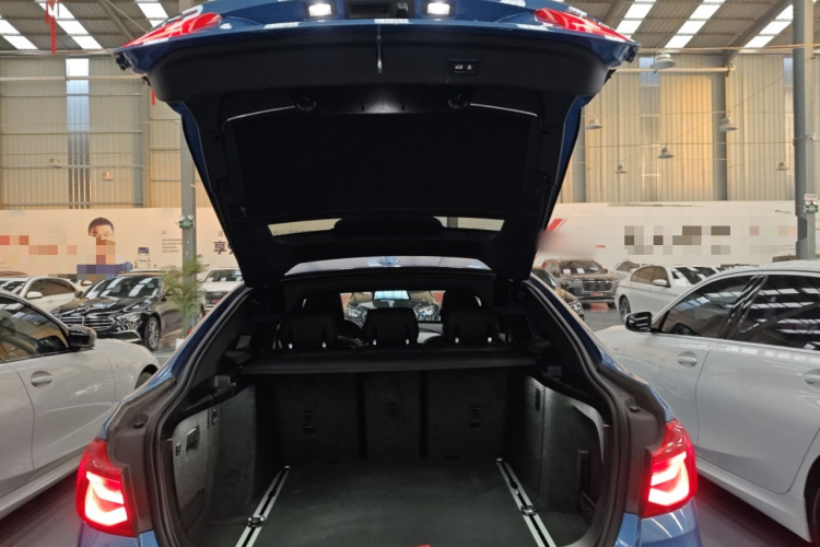 宝马3系GT 2018款 320i M运动型机舱底盘23