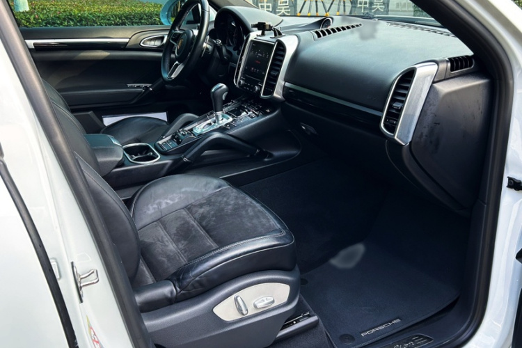 保时捷 2016款 Cayenne Platinum Edition 3.0T中控内饰7005