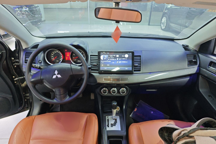 三菱 翼神 2013款 时尚版 1.8L CVT舒适型中控内饰7002