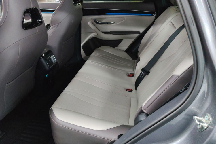 比亚迪 宋PLUS新能源 2025款 EV 520km 尊贵型中控内饰7004