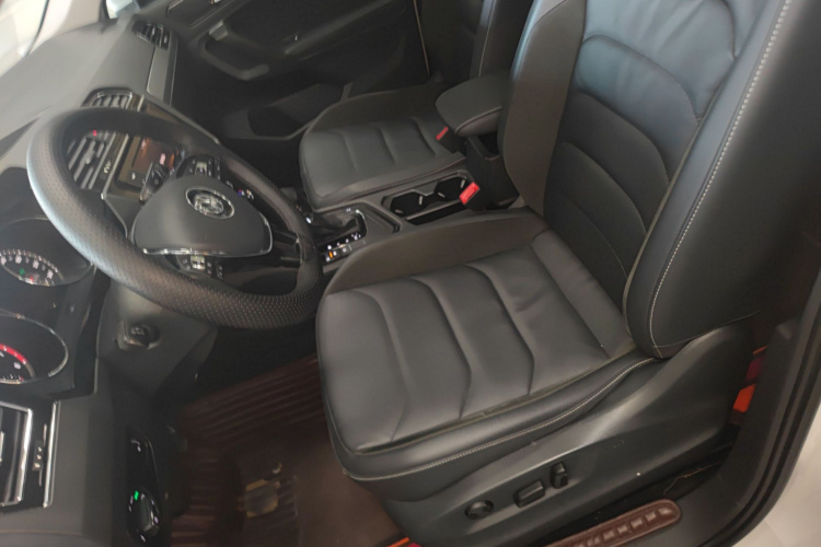 大众 途观L 2019款 330TSI 自动两驱全景舒适版 国VI中控内饰19