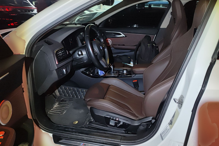 宝马1系 2021款 改款 125i M运动曜夜版局部细节19