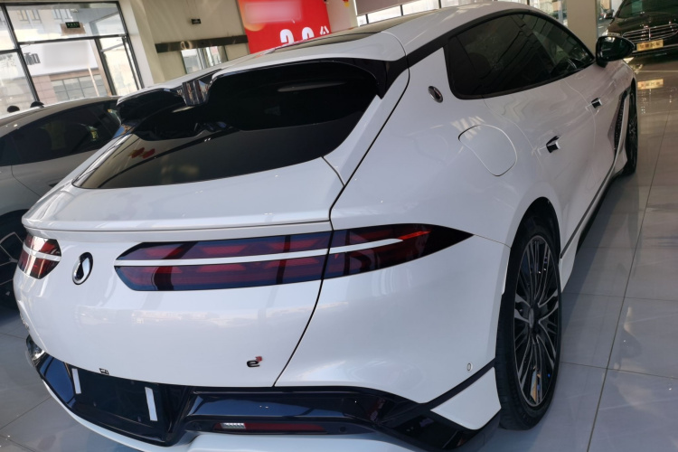 腾势Z9GT 2024款 1100四驱Ultra版车身外观6