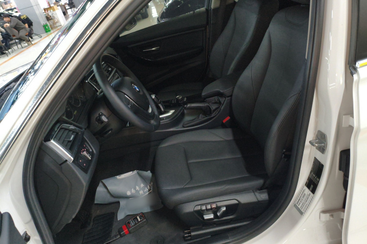 宝马3系 2017款 320Li 时尚型局部细节19