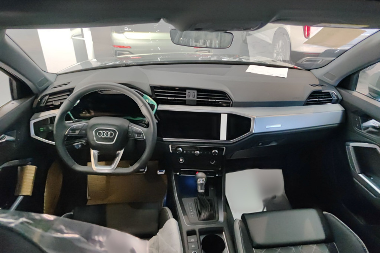 奥迪Q3 2023款 改款 40 TFSI 时尚动感型中控内饰7003