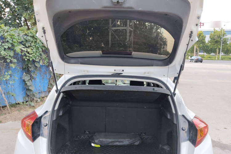 长安 逸动 2016款 XT 1.6L 手动俊酷型中控内饰23