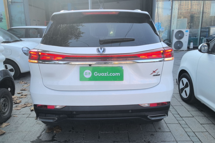 长安X7 PLUS 2024款 1.5T 自动尊耀型 7座车身外观6