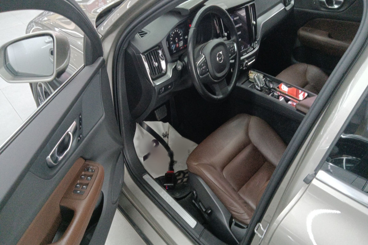 沃尔沃S60 2022款 B4 智逸豪华版中控内饰7003