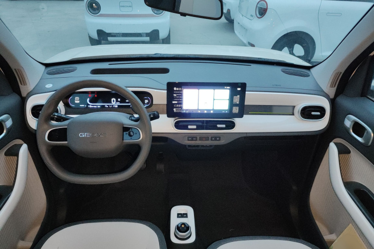 吉利银河 熊猫 2025款 210km 元气熊中控内饰12