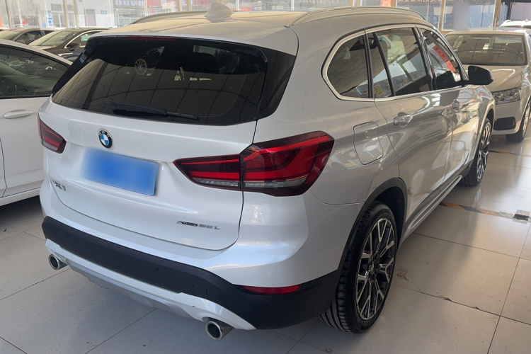 宝马X1 2022款 改款 xDrive25Li 尊享型车身外观6005