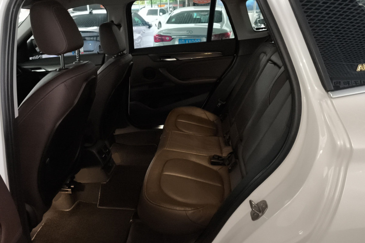 宝马X1 2018款 xDrive20Li 尊享型中控内饰7004