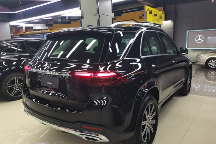 奔驰GLE 2024款 改款 GLE 350 4MATIC 时尚型车身外观7