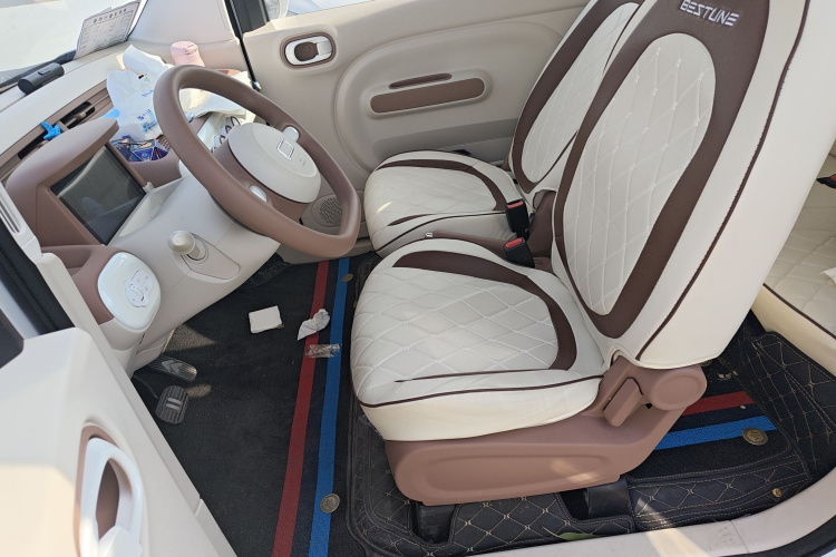 奔腾小马 2025款 222km 灵动马中控内饰19