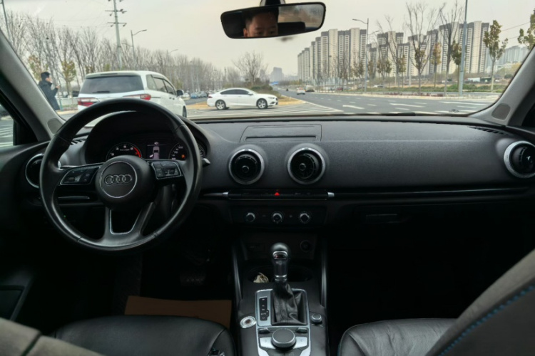 奥迪A3 2019款 Sportback 35 TFSI 时尚型 国V中控内饰7002