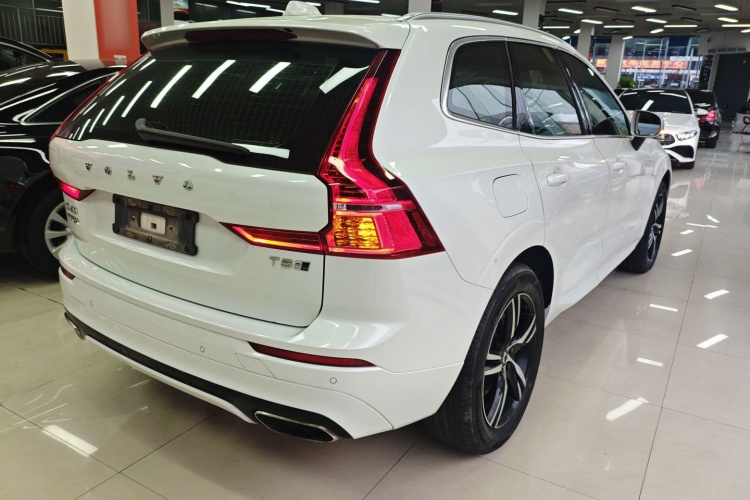 沃尔沃XC60 2018款 T5 四驱智远运动版车身外观9