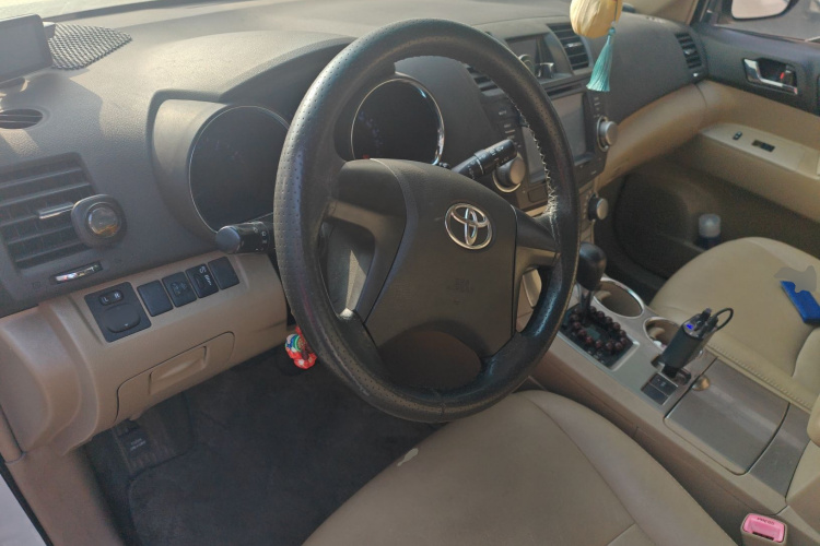 丰田 汉兰达 2012款 2.7L 两驱7座精英版中控内饰13