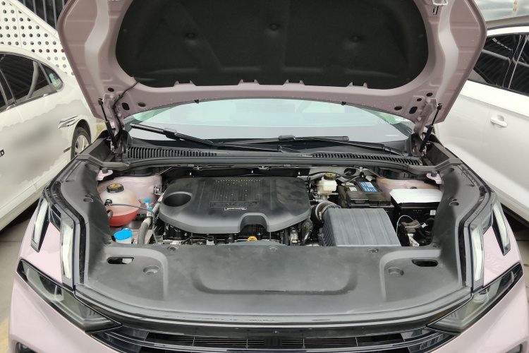 领克06 2025款 Shero 1.5T 紫色特别版机舱底盘24