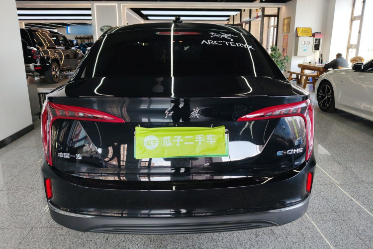 红旗E-QM5 2022款 431km 充电乐享版车身外观6