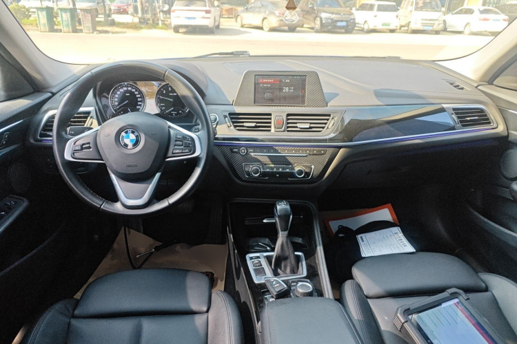 宝马1系 2018款 118i 运动型中控内饰12