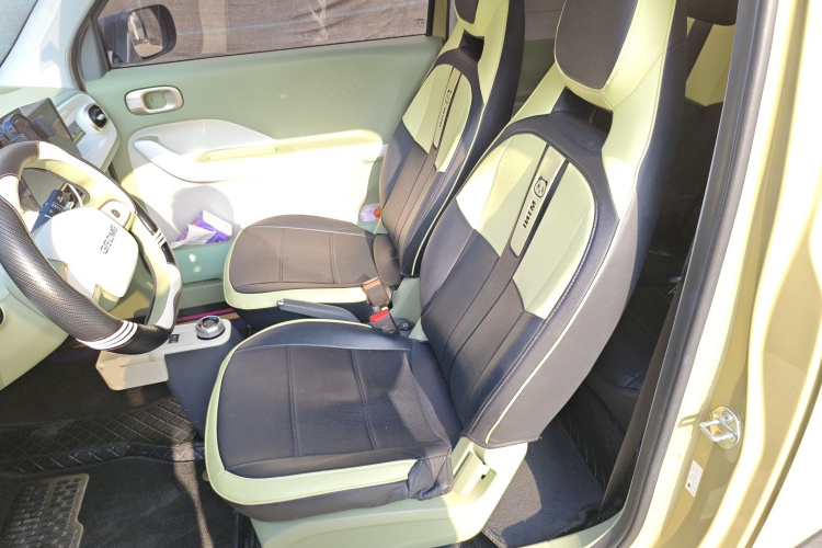 吉利银河 2025款 210km 熊猫骑士中控内饰19