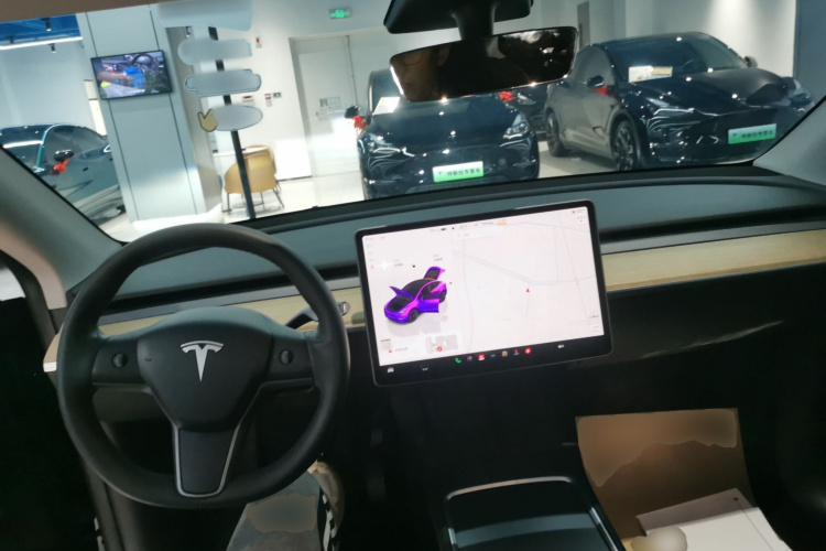 特斯拉 Model Y 2022款 改款 长续航全轮驱动版中控内饰12