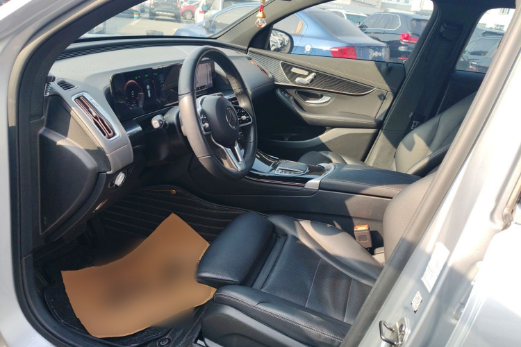 奔驰EQC 2021款 EQC 350 4MATIC中控内饰19