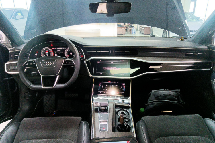 奥迪A6L 2022款 55 TFSI quattro 尊享动感型中控内饰12