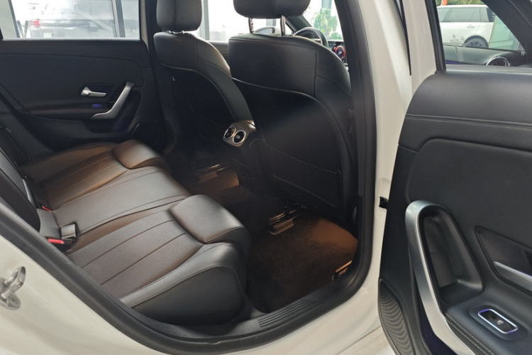 奔驰A级 2022款 改款 A 200 L 运动轿车时尚型中控内饰7009