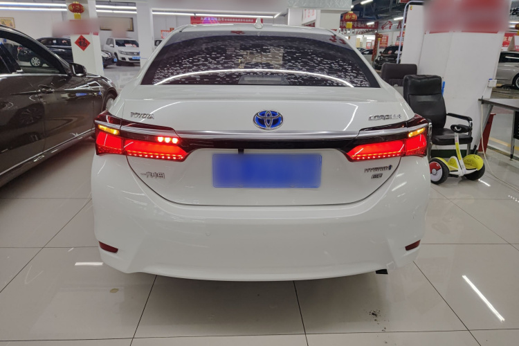 丰田 卡罗拉 2017款 改款双擎 1.8L E-CVT精英版车身外观6